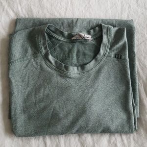 Preowned Lululemon Metal Vent T shirt M Olive